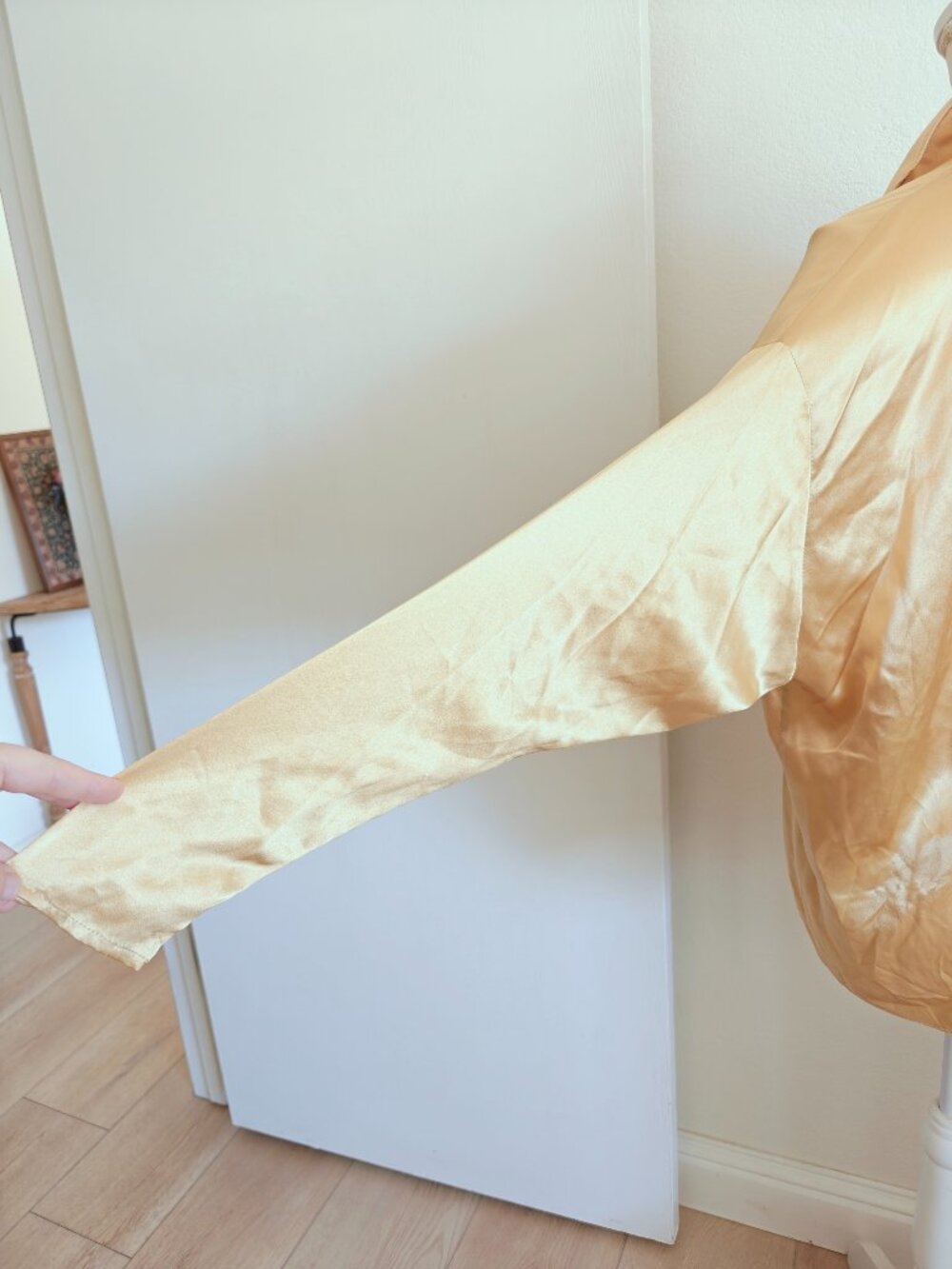 St. John Vintage 100% Silk Gold Oversized Blouse Jacket Metal Buttons Size 8 - Picture 8 of 13
